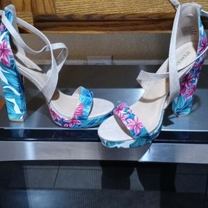 Shoedazzle tropical natalia size 9